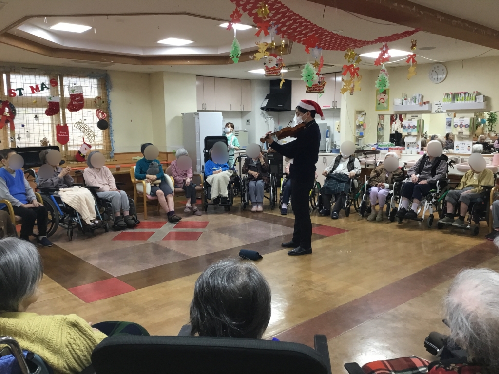 ~素敵なヴァイオリンの調べ…うっとりと聴きほれていらっしゃいました。千紘さんありがとうございます!~ ~素敵なヴァイオリンの調べ…うっとりと聴きほれていらっしゃいました。千紘さんありがとうございます!~