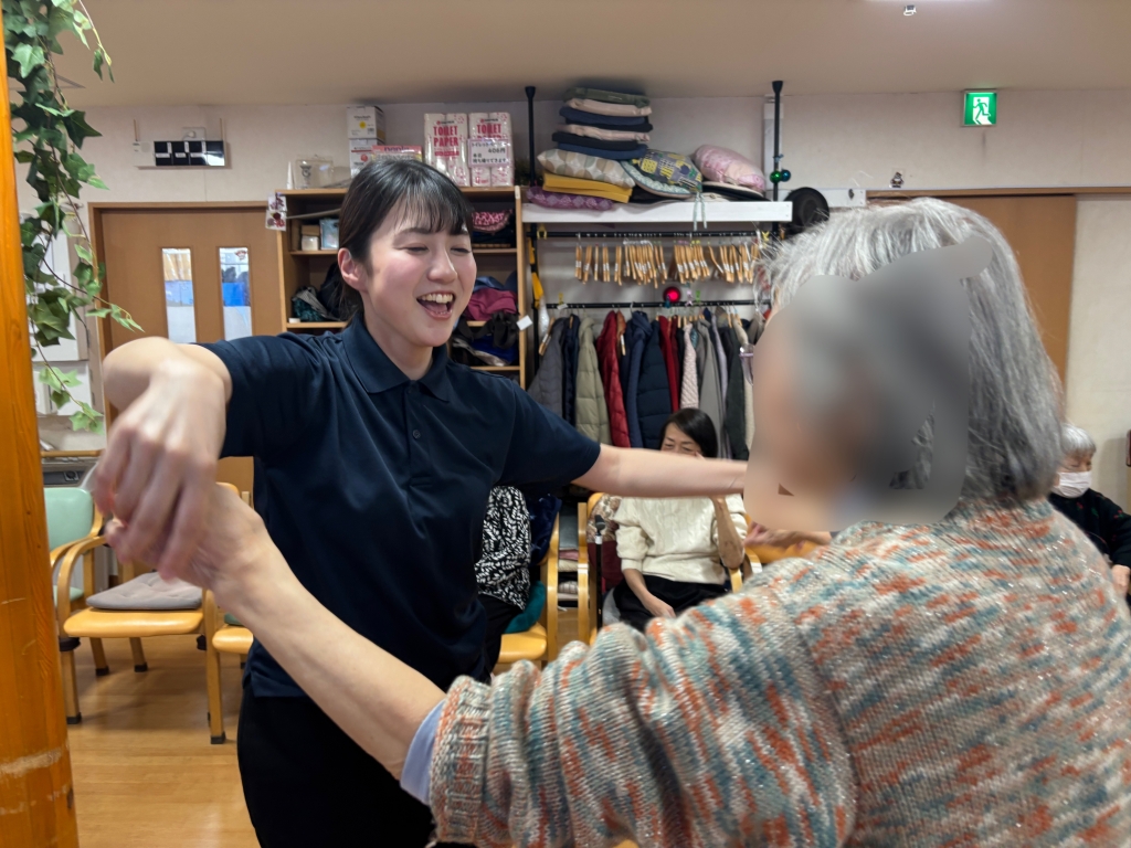 ~「ズボンが破れてるんじゃないの~?」一瞬はっとしましたが「ダメージジーンズ」のことでした(爆笑)いつもユーモアたっぷりの紳士より~ ~「ズボンが破れてるんじゃないの~?」一瞬はっとしましたが「ダメージジーンズ」のことでした(爆笑)いつもユーモアたっぷりの紳士より~