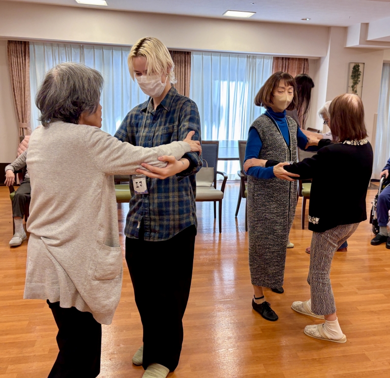 〜介護福祉士をされているインドネシア出身のボランティアさんがご参加くださいました〜 〜介護福祉士をされているインドネシア出身のボランティアさんがご参加くださいました〜