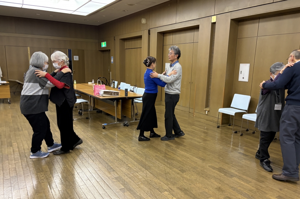 ～だいぶん慣れてきた皆様、集中して、リラックスして踊られていました。～