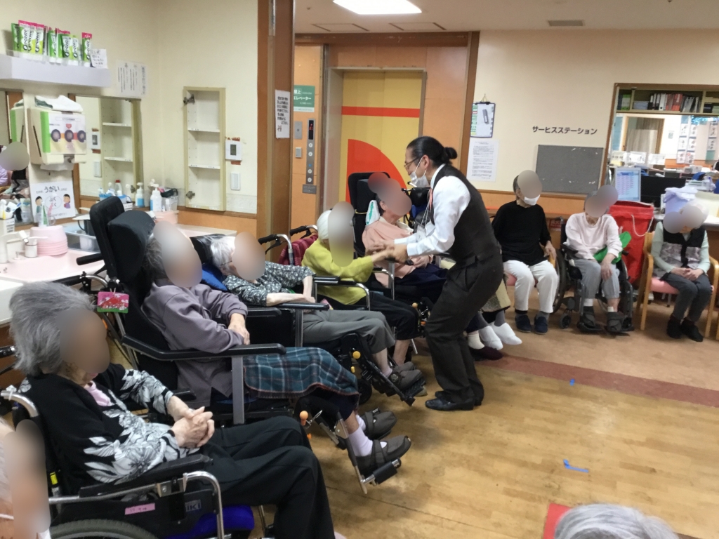 ~「大丈夫だよ、できるから、踊ってきてよ!」ためらっている方たちを励ましてくださる紳士、ありがとうございました~ ~「大丈夫だよ、できるから、踊ってきてよ!」ためらっている方たちを励ましてくださる紳士、ありがとうございました~