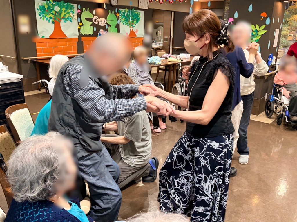 職員さんが元気いっぱいにご参加くださり、初参加のボランティアさんも最高に元気で、お祭りのような賑やかさでした!〜 職員さんが元気いっぱいにご参加くださり、初参加のボランティアさんも最高に元気で、お祭りのような賑やかさでした!〜