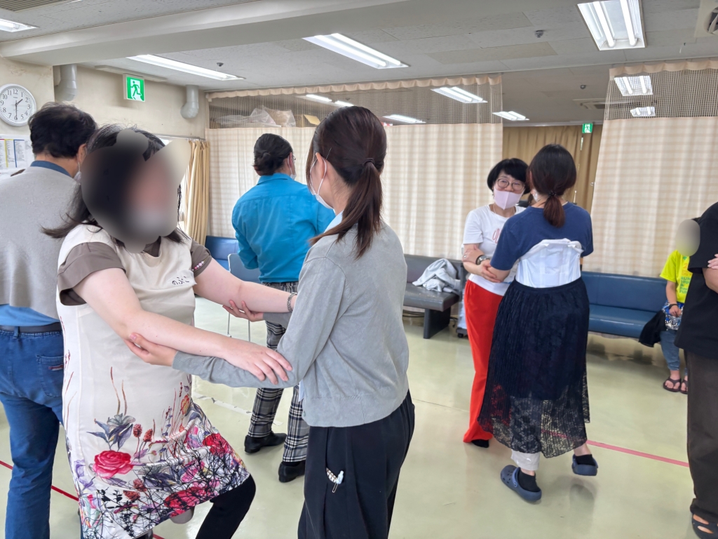 ~ピンクのシャツに濃ピンクのネクタイ、素敵な装いのあの方!~ ~ピンクのシャツに濃ピンクのネクタイ、素敵な装いのあの方!~