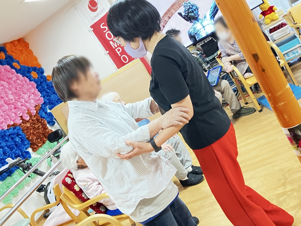 先日セラピスト講座を修了されたしおみさんとジェニーさんが大活躍されました! 先日セラピスト講座を修了されたしおみさんとジェニーさんが大活躍されました!