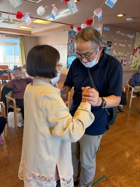 初参加の職員さんがたくさんご利用者様とおどってくださいました。