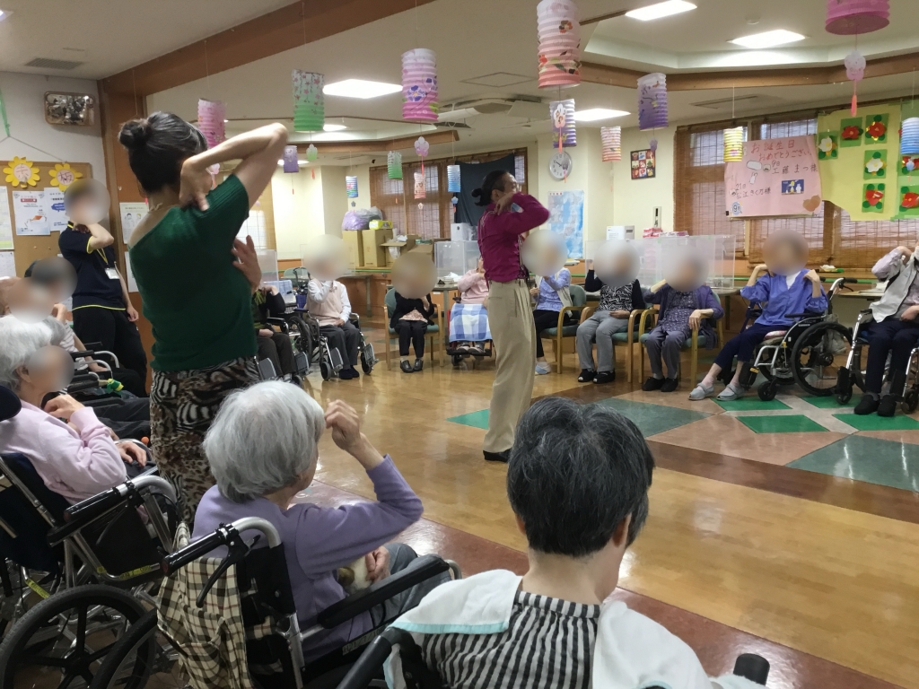 〜「ここはいいから、あちらの方のところに行ってあげて！あの方はめったに目を開けないのよ！」ありがとうございます、また後で戻ってきますね！～