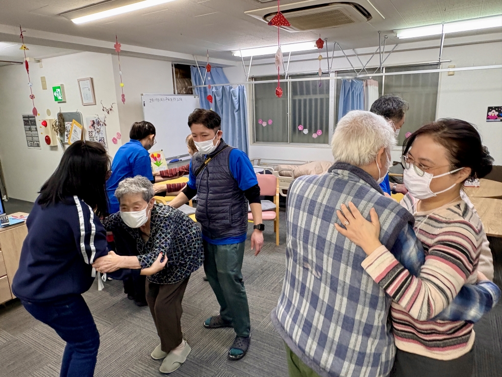 〜「右足が動かないのと腕も痛いけど左足で踊れたわ！」ご利用者様より～