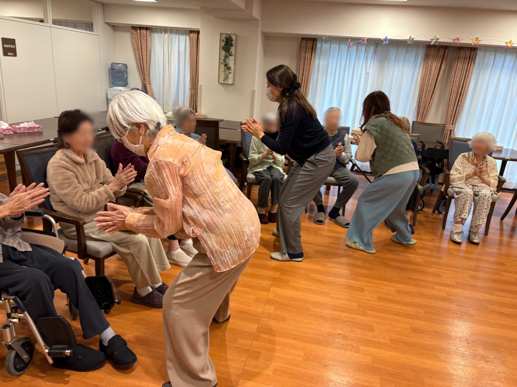 〜今日はご利用者の皆さんとゆっくりお話ができたり踊れたりして本当に楽しかった。癒されました〜ご参加ボランティアより