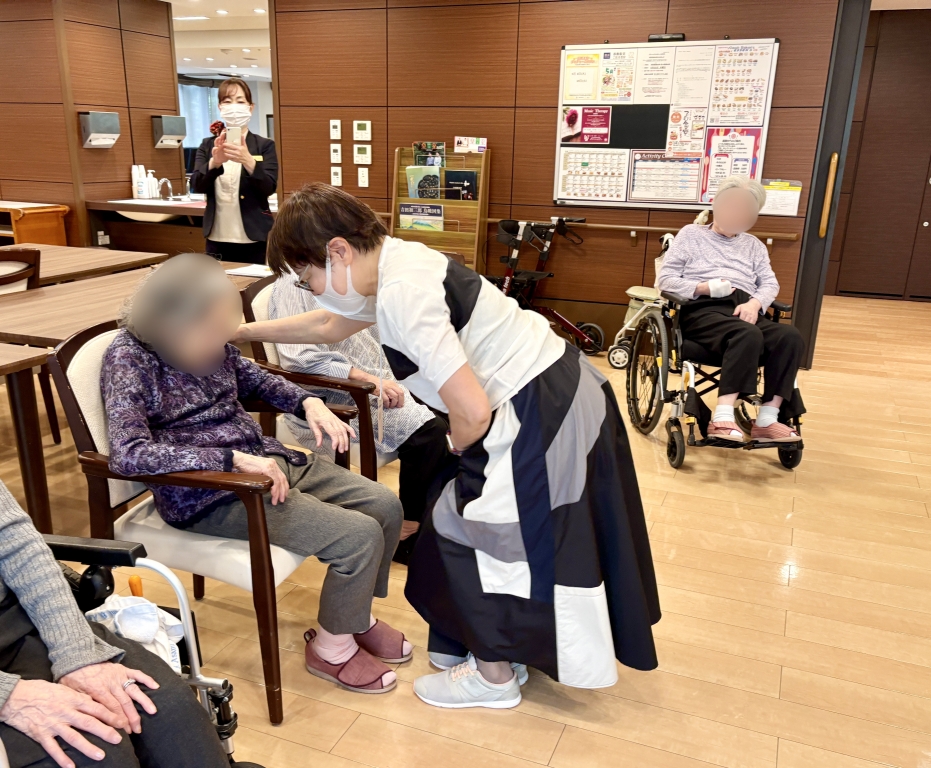 〜なかなか身体の動かせないご利用者様もうっすらと浮かべた表情でコミュニケーションをとってくださいました〜