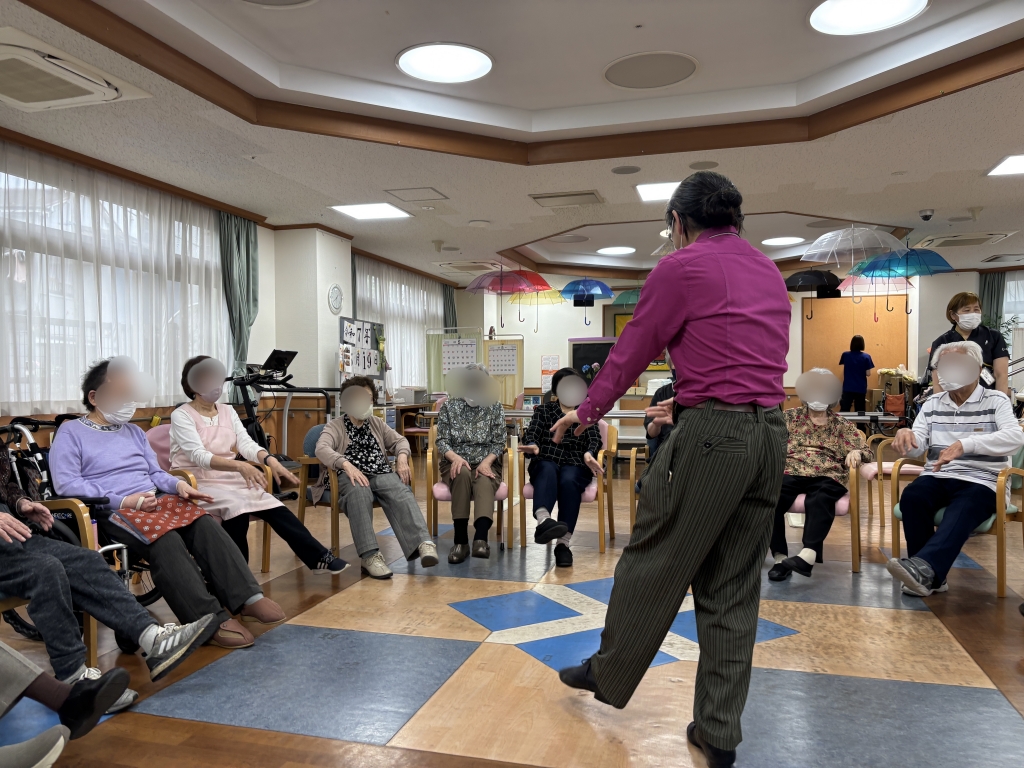 〜「一杯飲んで踊りたいね～」あら～、実は私も同感（笑）、でも、今日はお茶で楽しみましょう～