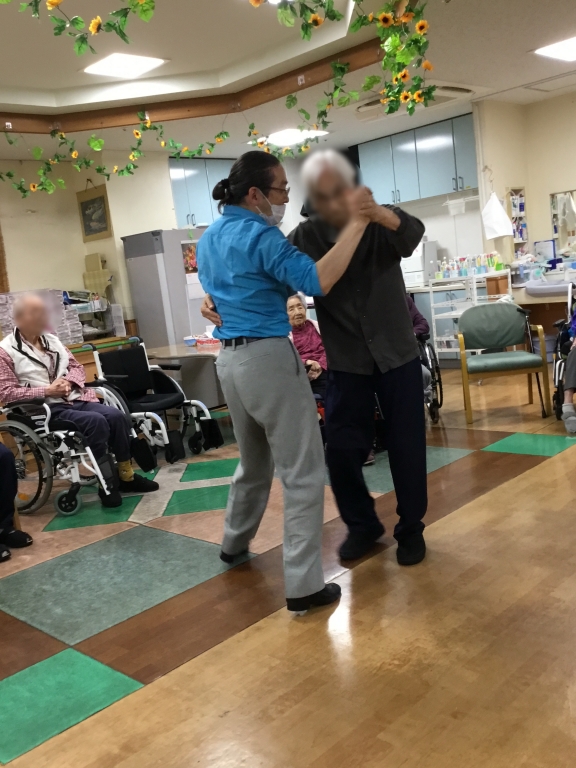 〜リクライニング車椅子をお使いのご利用者様が最後にしっかりアブラッソしてくださいました～