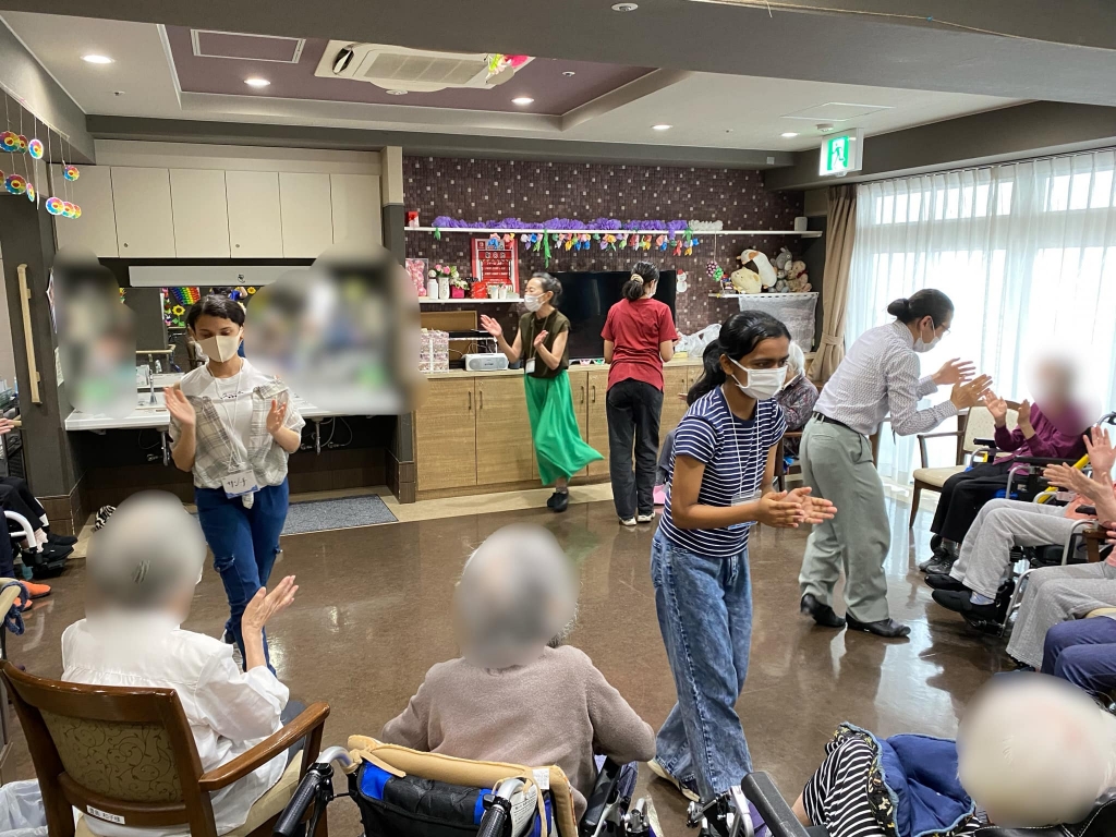 〜可愛らしいわねぇ！高校生なの？これからね、いいわね！〜 