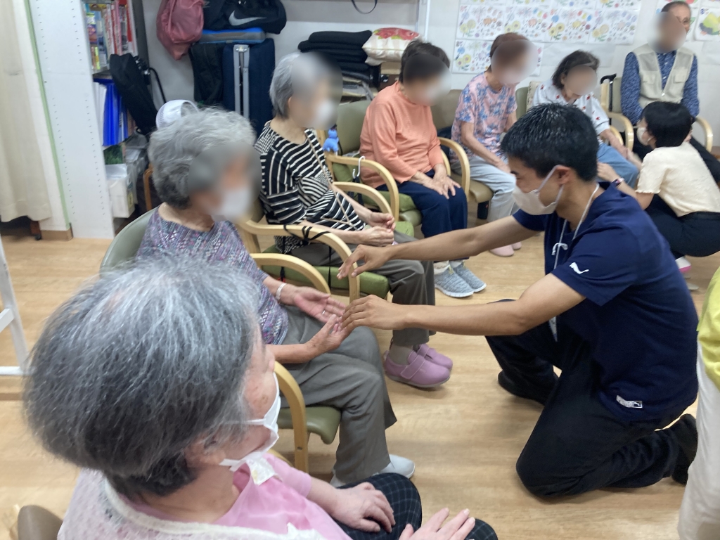 ～少ないスペースで皆さん上手に踊りました～