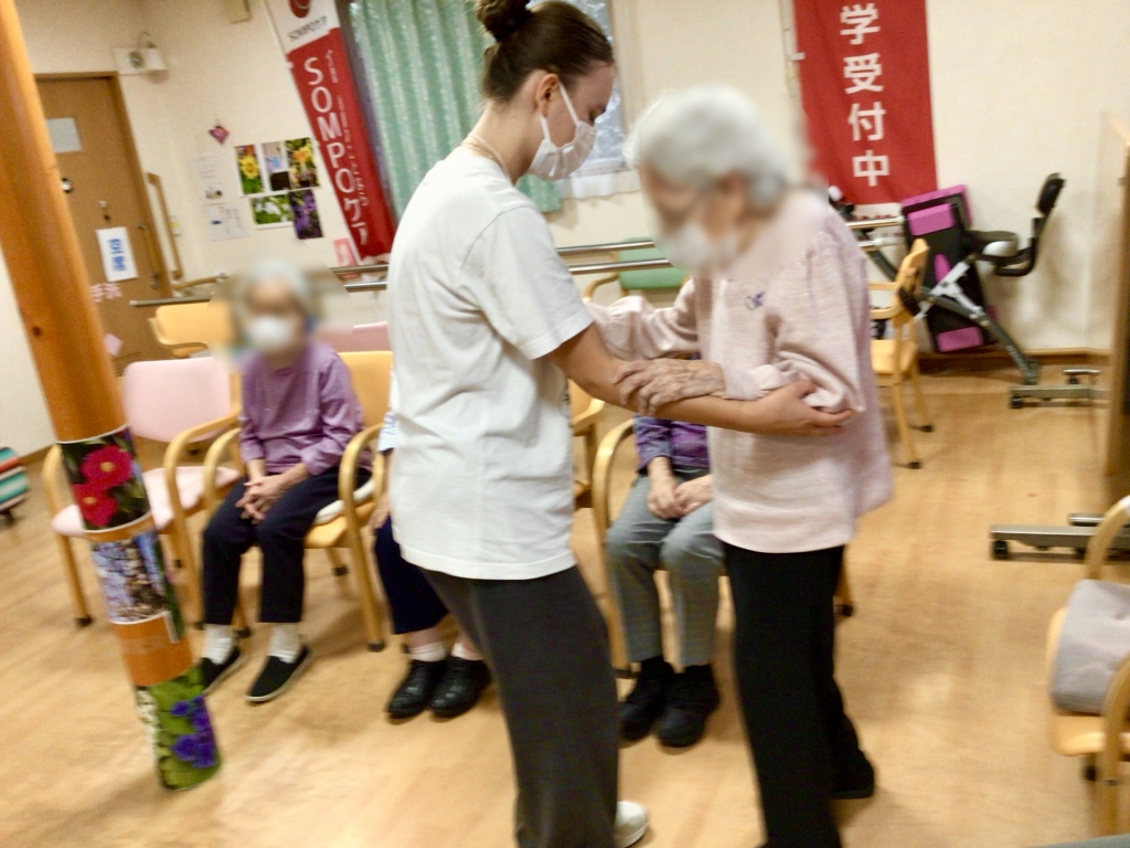 ～夢みたいだわ～休憩中に踊ったご利用者様より